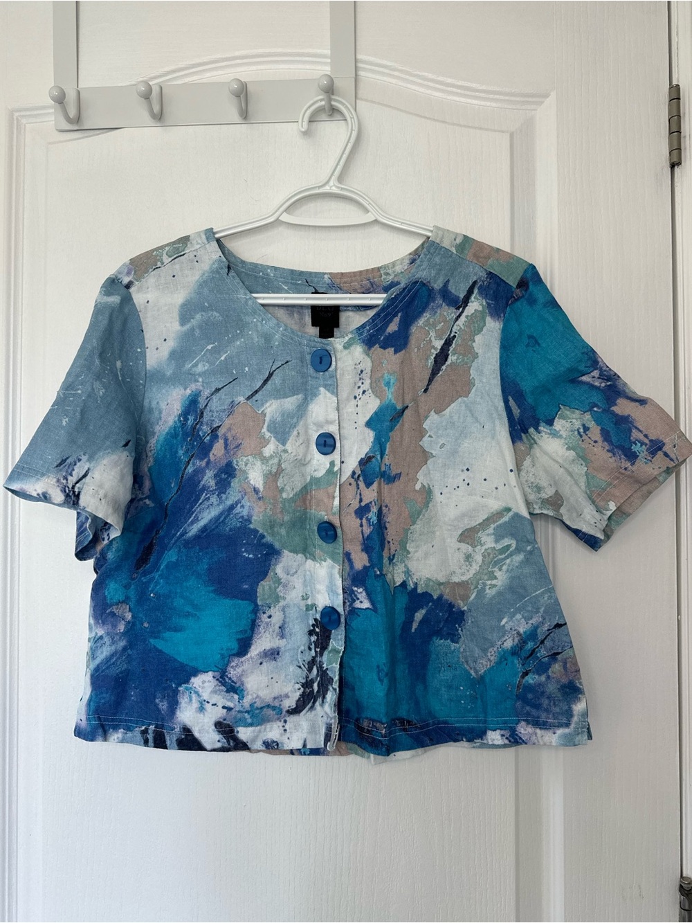 NWOT 100% Linen Blu No. 9 Abstract Blue Print Short-Sleeve Crop Button Front Top